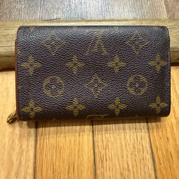 Louis Vuitton Dark Brown Monogram Women’s Wallet - Picture 2 of 9